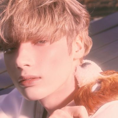 〔 𝐔𝐍𝐑𝐄𝐀𝐋┊2002 〕 A boy with manly facial but everyone always call me the baby, and loves MOA so much. Kai Kamal Huening is the name.
