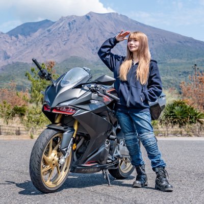 日本一周バイク旅から始まった私の旅の記録。 バイクツーリング🏍車中泊🚗 登山⛰キャンプ⛺️カメラ📷 色々な手段で旅を気ままに楽しんでいます。愛車:CBR250RR/スーパーカブ110/モンキー50/N-VAN/ハイエース