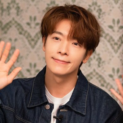 Donghae is the one and only. Extremely hate those who always weaken or disvalue Donghae‘s abilities and personality, especially those eunhae stans!