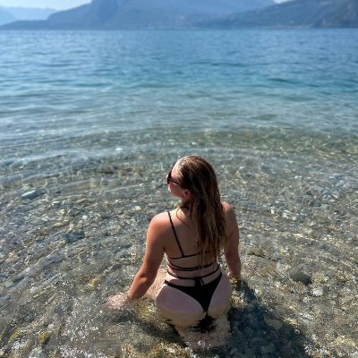 azerodoll's profile picture. i like $AZERO 👱‍♀️