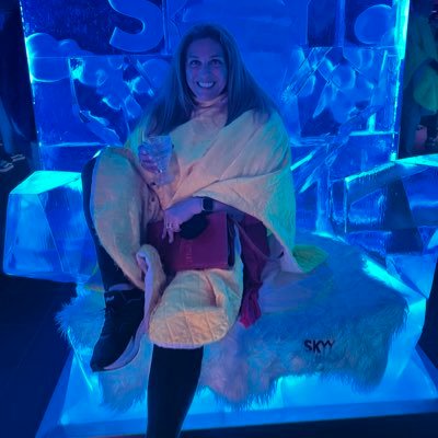 Comfort-curator, Creator of #THROWBEE seen on QVC, TODAY Show. āBest wearable blanket on the planet!ā Gives back to shelter dogs. Host of ONE TAKE WITH JESS.