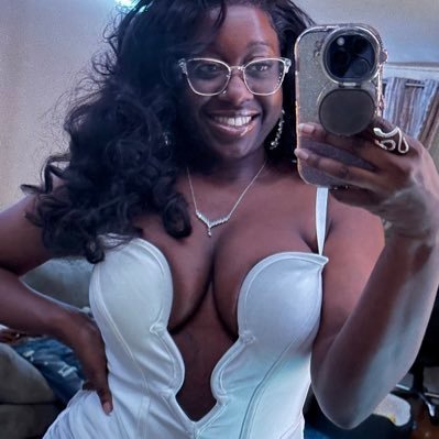 Urameshis_fist's profile picture. I stream sometimes :)