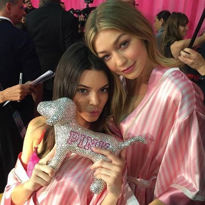 cosmiccherryola's profile picture. 
