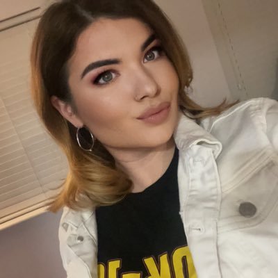 Perriwinkle1908's profile picture. 9 to 5 Office Assistant 👑 twitch streamer 👾 Davey💍 Chase 🐶