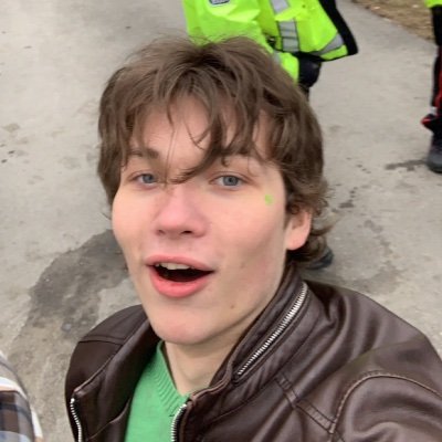 Justinlowr_y's profile picture. 