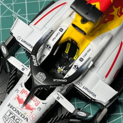 模型製作を生業にしているモデラーです。ビッグスケールのF1やルマン出場車、グループCカー、その他エアーモデルは主にドイツ大戦機、現用戦闘機を製作しております。ショップからの依頼でも製作しており、個人間での製作依頼も受けておりますのでお気軽にご連絡下さい。