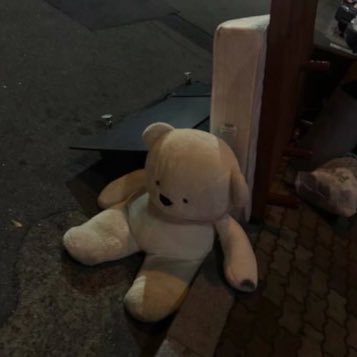 YeXing68881's profile picture. 我救赎不了，那就一起沉沦