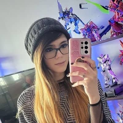 26 trans girl with a trusty beanie SFW account (for
the most part)😘 6 https://t.co/nzMqWSkQok