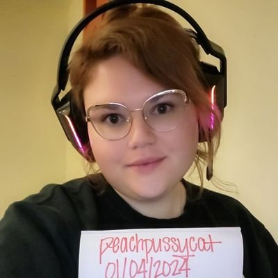 peachyscreamin's profile picture. 