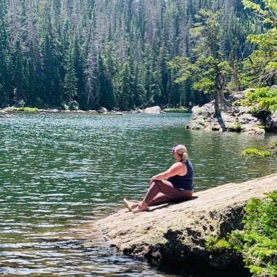 ✨HR 👩🏼💻Writer 🌼 Cut Flowers ⛰️Mountain lover ⛵️Lakeside lounger 🎨Rescues art from thrift stores ✨