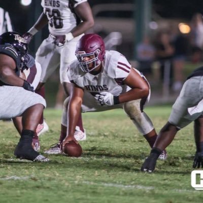 6’3, 300lbs , C for @hindscc