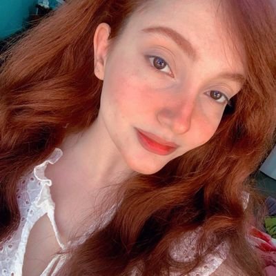 Bachelor of French literature 🇨🇵 interested in linguistics 📖