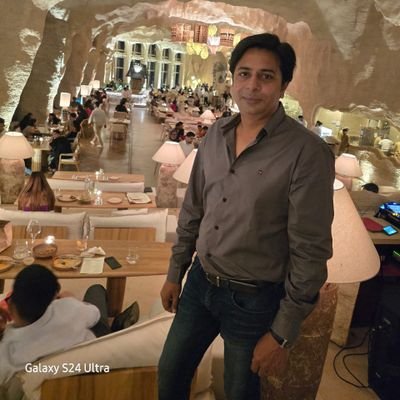 sumit81says's profile picture. कुछ होगा-कुछ होगा, अगर मैं कुछ बोलूँगा
न टूटे-न टूटे सत्ता का तिलिस्म
मेरे अंदर का कायर तो टूटेगा...