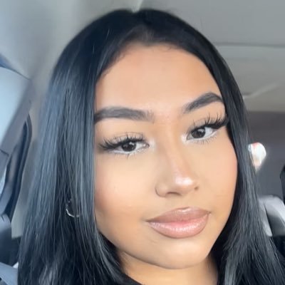 _nicolee04 Profile Picture