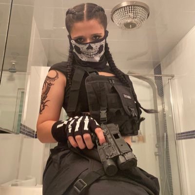 •Graphic Designer• Content Creator 🎮 •🔥 socials at https://t.co/dSKg2UZnjU •WZ GANG 🥷🏻•ex apex comp🍃• NYAKO🙏🏻❤️