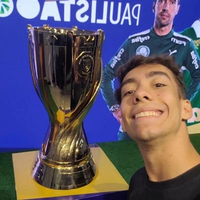 Estudante de jornalismo e setorista do Palmeiras.