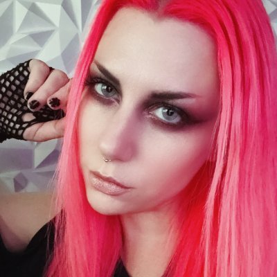 Twitch Streamer. I love cats, books, horror movies and gaming with my friends.