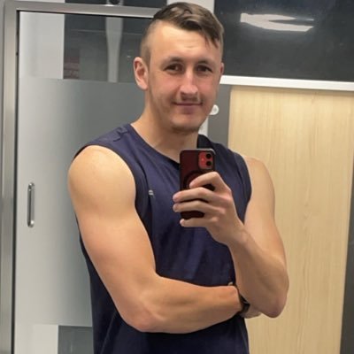 I’m just some 26 6’3 British lad who loves football, working out and drink a bit too much 😂 AFCB suffer, Sparky ⚡️