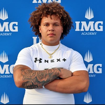 4⭐️ offensive lineman @imgafootball |@maxpreps All-American| head coach @_thebillymiller | Most Versatile offensive lineman in 🇺🇸| #1 center in 2025|