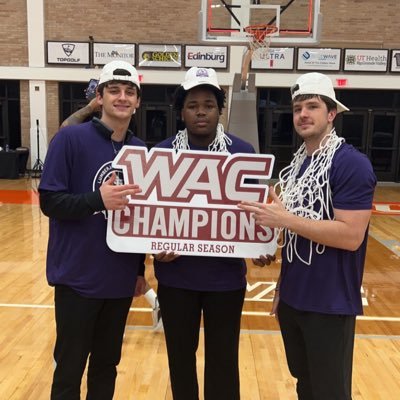 itsdel__'s profile picture. 🏀🖤