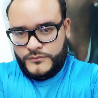 Venezolano Demócrata en el exilio 
estudiante de derecho ULA MÉRIDA 
ex secretario ejecutivo MUD-tovar 
ex cordinador municipal AP
miembro  Vente Mundo
Mazon.'