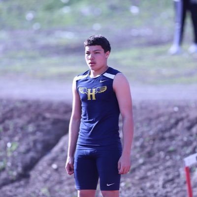 Henley High School🟡, football 🏈, LB, 5’10 175, 3 sport athlete, 3.2 GPA, 12.4 100 meter, CO 2027, Believer through Christ✝️