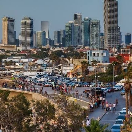 כאשר את.ה רוצה לשנות משהו,
יש להתחיל עם האדם במראה.