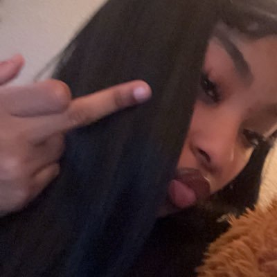 yuluv_meme's profile picture. 17🙈