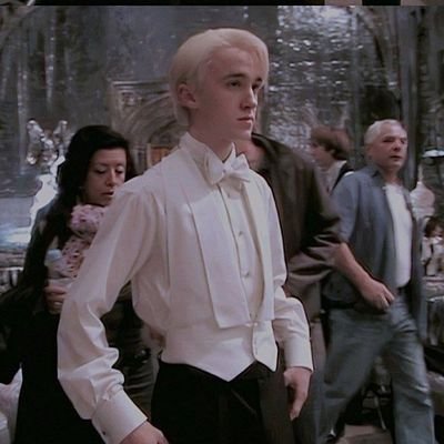 KaritoVictorio's profile picture. Cada historia tiene valor. Es una historia que es interesante para algunas personas y salvación para otras

-Kim Dokja