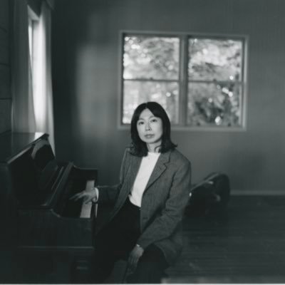 東川亜希子/赤い靴の鍵盤ボーカル(Drum神谷洵平とのユニット) 赤い靴HP http://akaikutsuhakitai .com/ CM音楽制作、アレンジ、演奏、歌唱、曲提供なども行っています。