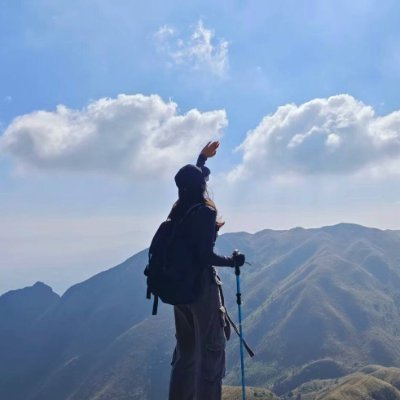 自然な親密さと深い畏敬の念🙇‍♀️
登山は自分への挑戦と鍛錬であり💪その困難と面白い物語を楽しむ😊✨
登頂後の美しい景色は自分のいらない気持ちをすべて癒す✨
同じ趣味の友達が一緒に登山するのを楽しみにしています😜
よろしくお願いします🙇‍♀️