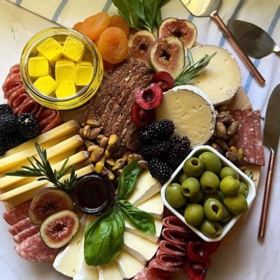 charcuterie_p's profile picture. Charcuterie and cocktail bites for any occasions. Brunch installations and grazing tables. 0645007675 charcuteriebyp002@gmail.com