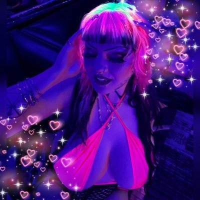 Findom Goddess💖 27 Goth Bimbo Princess 👑🖤 NSFW 18+ 🔞 Stripper, Gamer Girl 🎮 Pansexual🏳️‍🌈🩷💛💙 Free to Sub OnlyFans Link Below🔥💦🥵