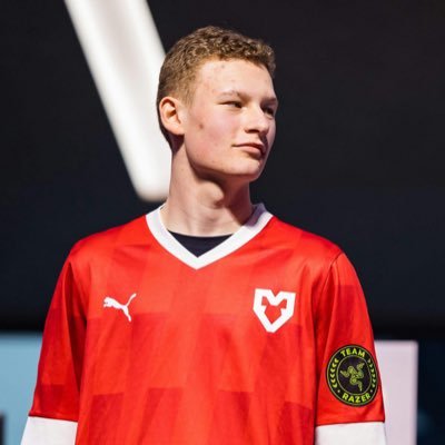 🇩🇰 17 Professional CS player and IGL for @mousesports NXT  
Business inquiries at simon@dayzero.gg