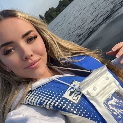 skylovesdaddy's profile picture. 20 👱🏼‍♀️professional 🍆 rater, it’s grippy and pink  ⤵️