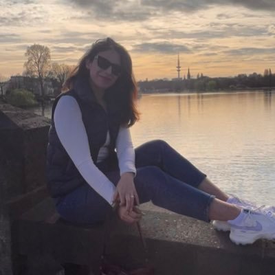 🇩🇪 Hamburg 📍I come together in the middle of the night. ✍🏼 💃🏻health economist 🩺here for the memes #swiftie in my Eras era✨fantasy genre nerd 🧙🏻♀️