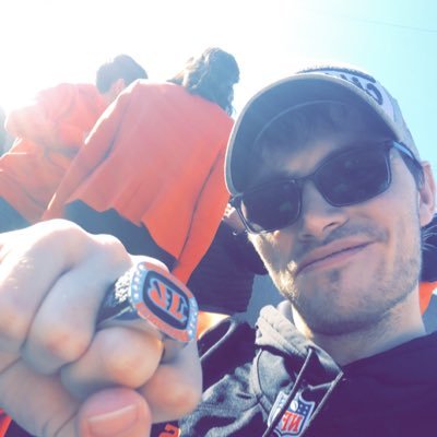 The names Evan I’m 29 years of age. Graduated @ IHS. God, Family, Sports is Life. Huge Fan of @Reds, @Bengals, @KentuckyMBB & @Lakers