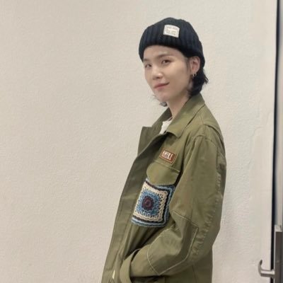 my bias SUGA of BTS /ᐠ ̞ ‸ ̞ᐟ\ﾉかなり大人な2021年からのファンです/7人のステージを楽しみにしています/洋・邦バンド、Live・ねこ好き/無言フォロー失礼します🙇d-day 🇯🇵d-2 /絡むの下手すぎですみません（ ; ; ）