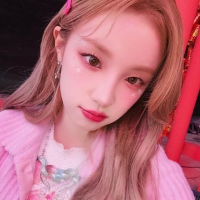 ❲ Solely to Roleplayer ╱ EN/ID ❳ A cutie from Chinese who has deep voice; belongs to (G)I–DLE, and Neverland, Song Yuqi is her name.