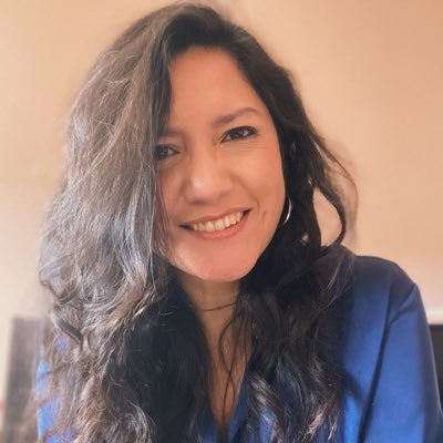 De día comunicadora política, de noche compositora. Peruana. Migrante por España. Análisis y comunicación en Canal Red.