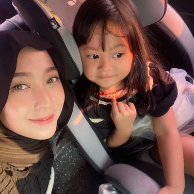 PutriSofiaNur's profile picture. .