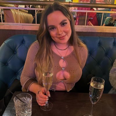 elizabethskeltx's profile picture. • she/ her • 🍀 • 🇪🇸 • ♋︎ ☼ • ♓︎ ☽ • ♍︎ ↑ •