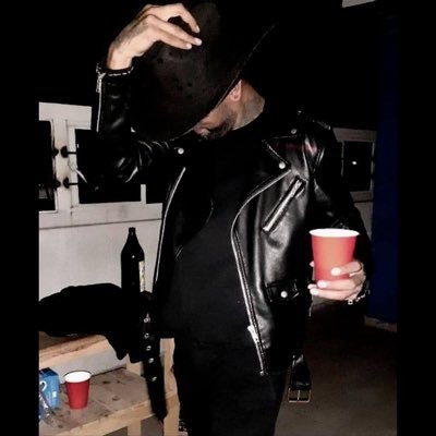 viccco198514's profile picture. punk rock, patinetas.