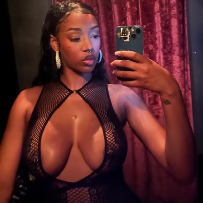 FrenchToesttPOV's profile picture. 🇫🇷 🥂