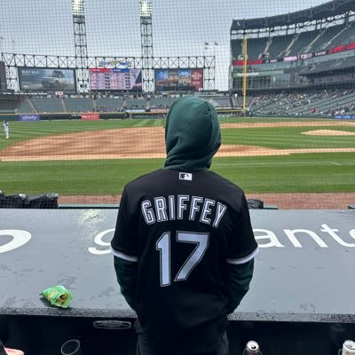 Dad. Chicago Sports Guy. food. cocktails 🤷♂️. 1-0 in food eating competitions. 🔥💨 “I’m not the GOAT , but I fit the description “