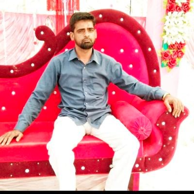 किसने दस्तक दी,दिल पे,ये कौन है आप तो अन्दर हैं, बाहर कौन है