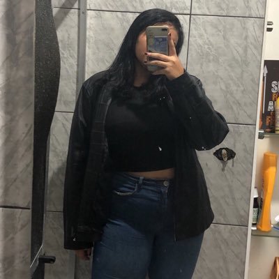 Marimar53205522's profile picture. A vida e mais feliz quando se ignora os problemas e fica o dia no Twitter
