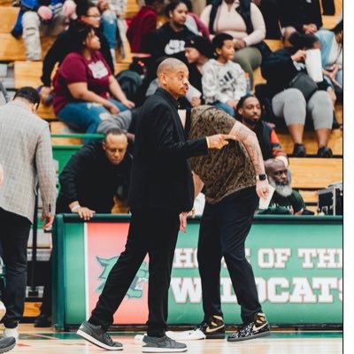 🏀🎥👨🏽‍🔬👨🏽‍💻💪🏽🎙📖... Blessed to do things I love. || Christ follower || Coach 📍Naptown 317