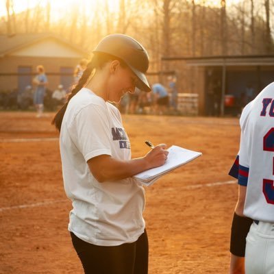 ✝️Sinner saved by Grace•mother of twins•happily married•educator•softball coach•John 1:5