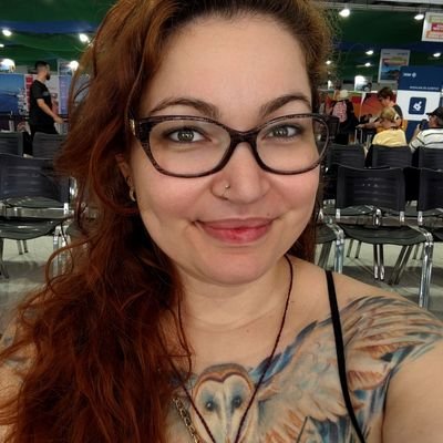 Lyhcor, 27 anos, Ela/She.
Bi
desenhadora de desenhos desenhados
Trabalhadora em navio cruzeiro